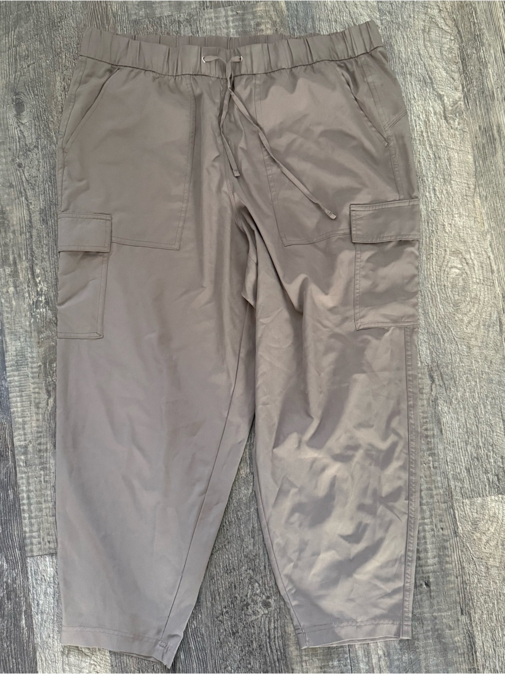 Old Navy Women's Cargo Joggers in Taupe